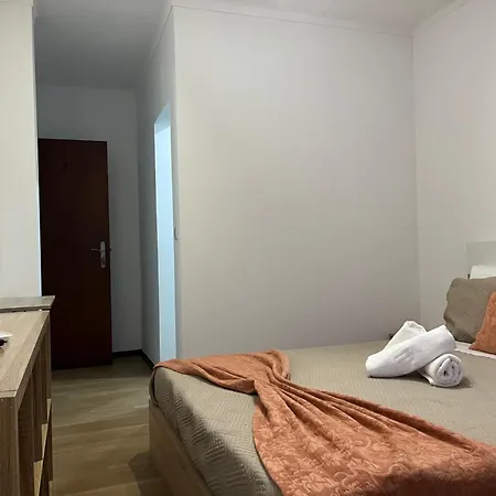 E Quartos Primorosa Apartman Nazaré